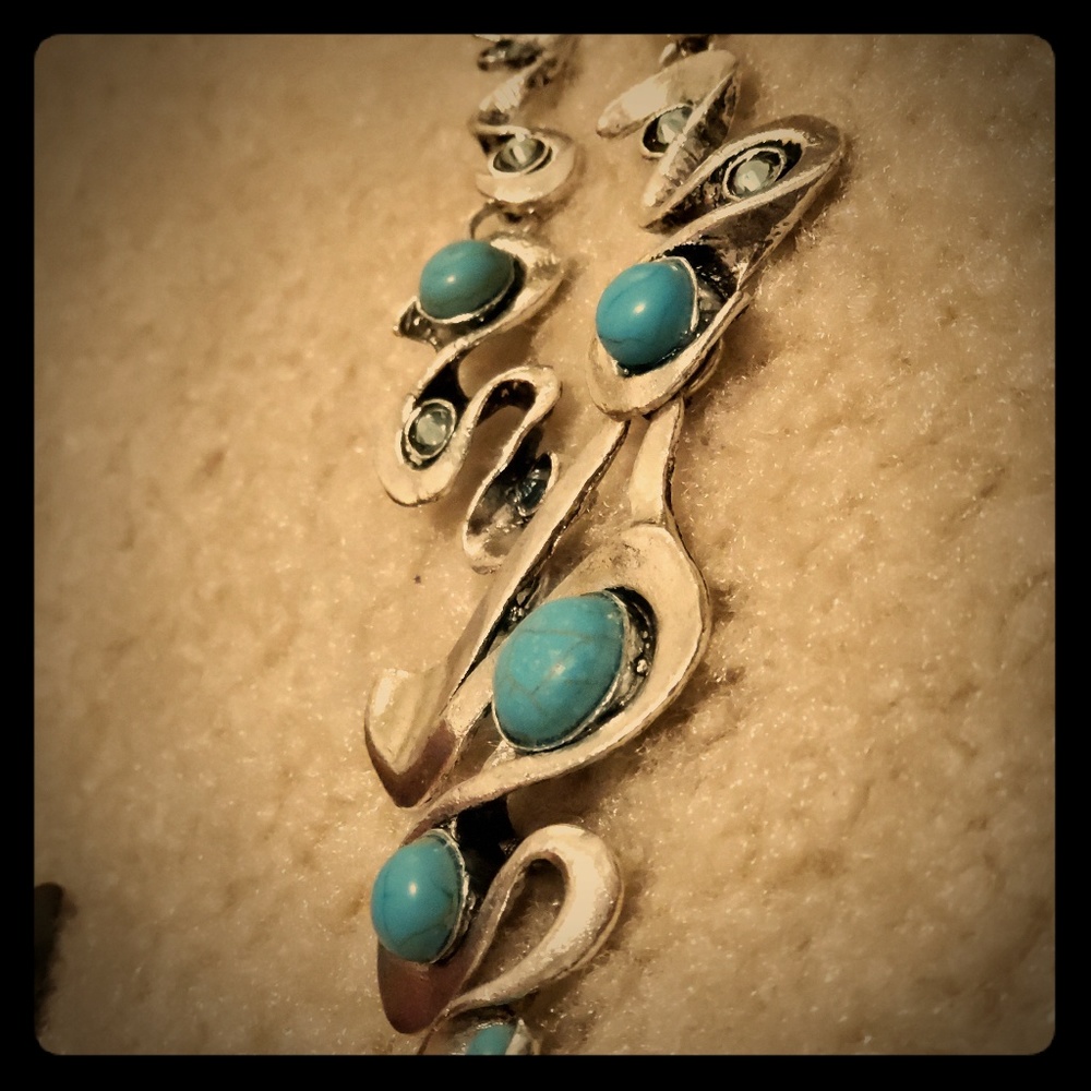 Snake charmer necklace with blue stones